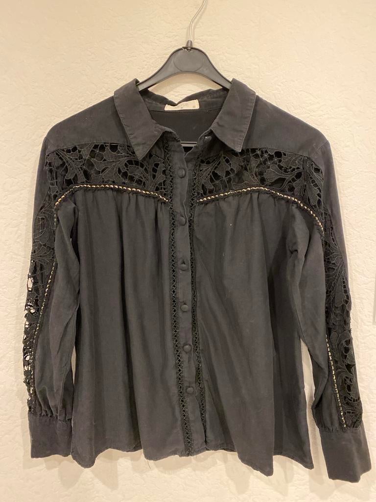 Meisie zwarte blouse met kanten details, maat M, Kleding | Dames, Ophalen of Verzenden, Zo goed als nieuw, Maat 38/40 (M), Zwart