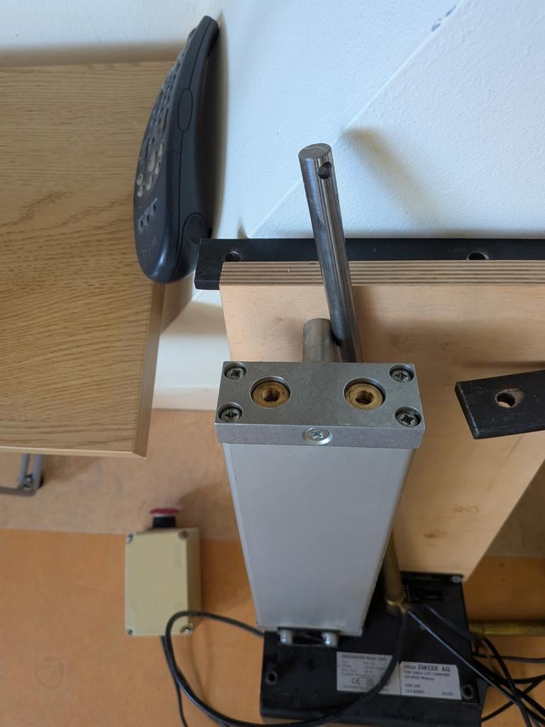 Tafel hefsysteem Swiss AG, Ophalen, Tafelpoot, Minder dan 50 cm, Gebruikt