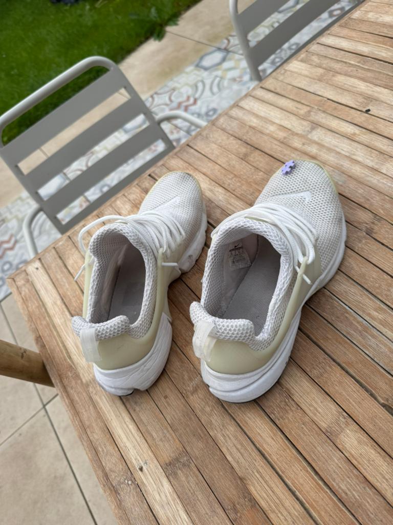 Schoen in verkoop, Kleding | Dames, Schoenen, Nieuw, Sneakers of Gympen, Ophalen of Verzenden