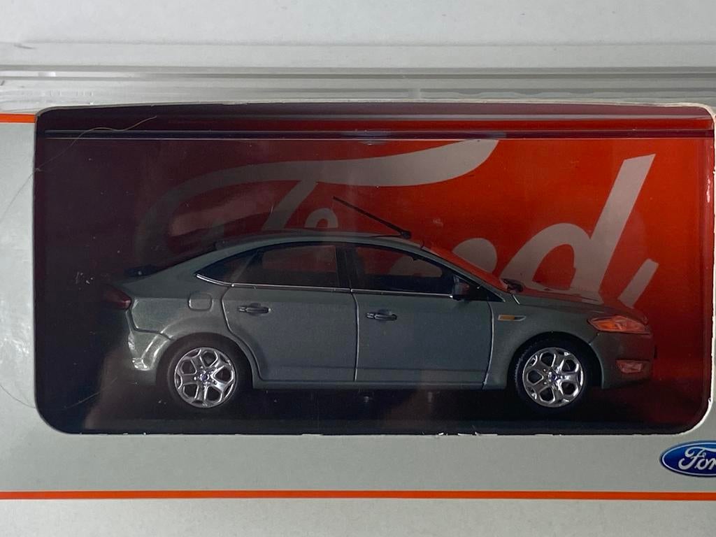 1:43 FORD MONDEO-in Ford dealer promo package, Ophalen of Verzenden, Nieuw, Auto, MiniChamps