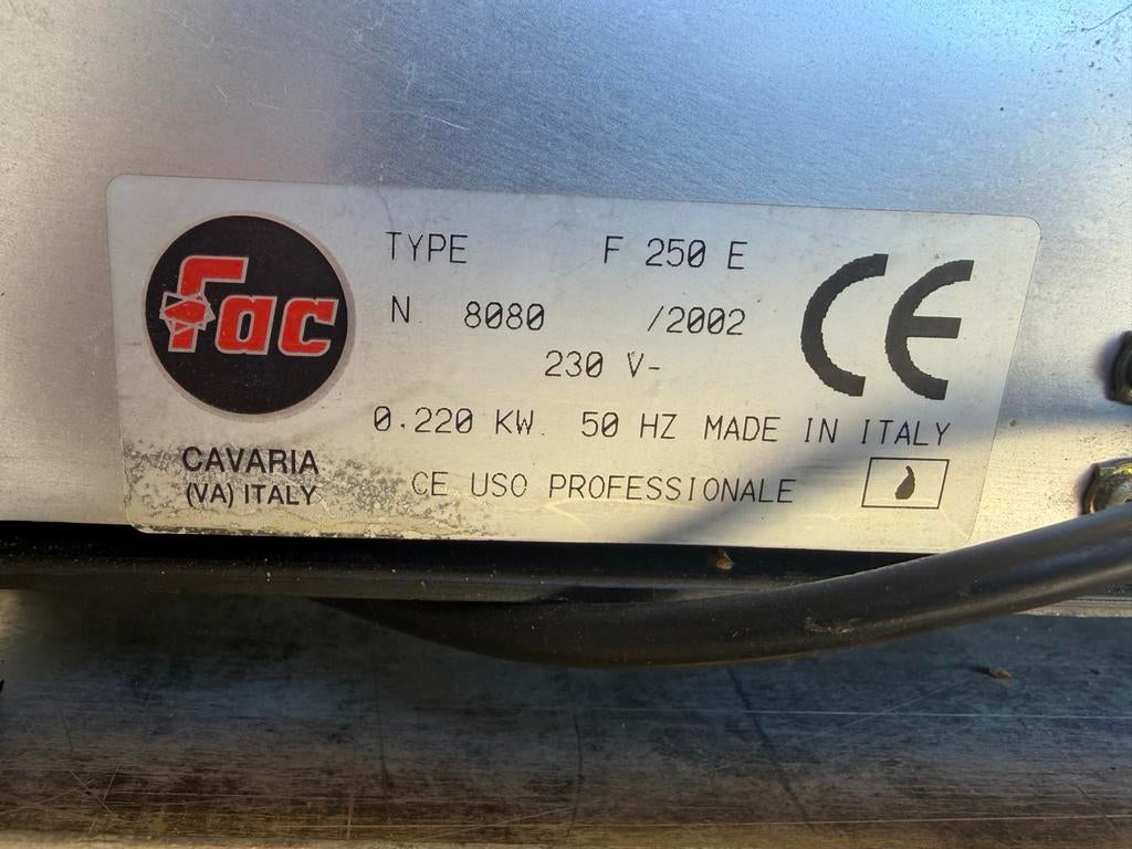 Professionele Vleessnijmachine FAC F 250 E, Ophalen, Gebruikt