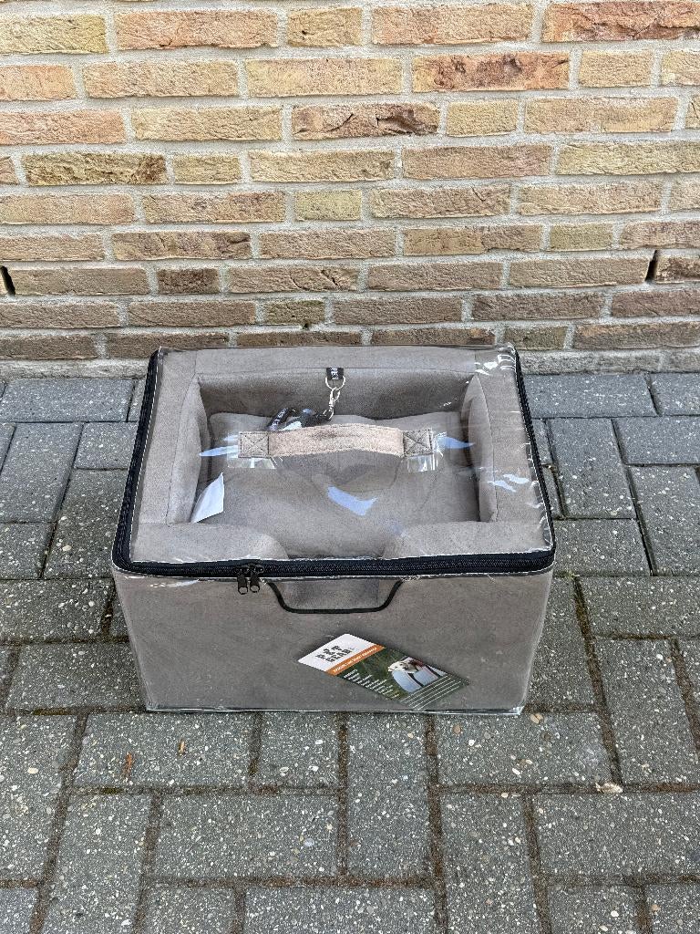 Nieuwe hondenautostoel 45x35x29 cm, Ophalen of Verzenden, Nieuw, Stof