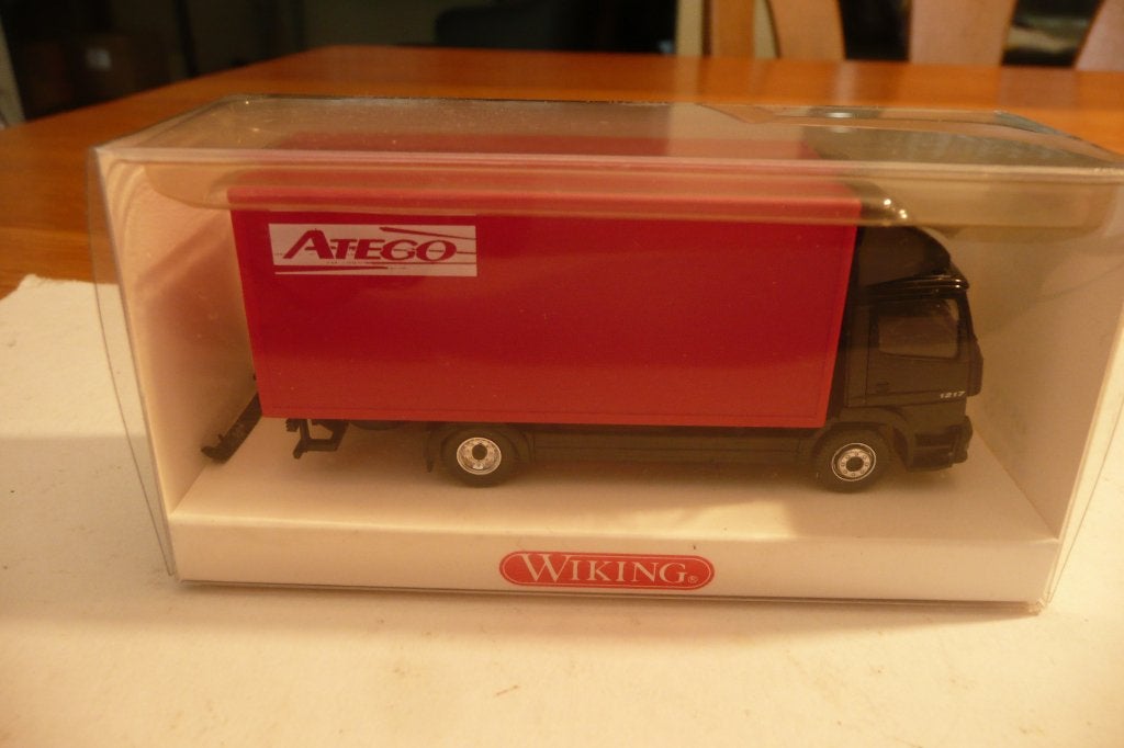 HO spoor Mercedes Atego 1217 Wiking 4350133 in OVP, Ophalen of Verzenden, Nieuw, Bus of Vrachtwagen, Wiking