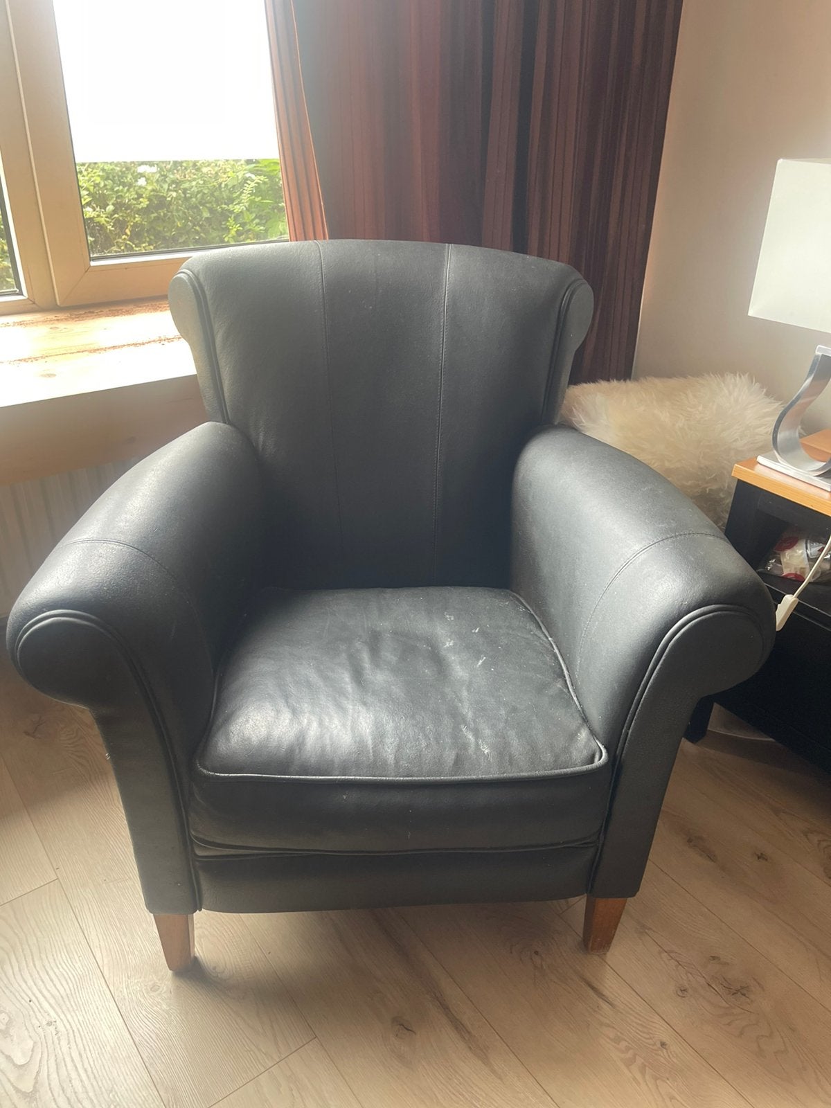 2 zwart leren stoelen, Ophalen, 75 tot 100 cm, Gebruikt, .