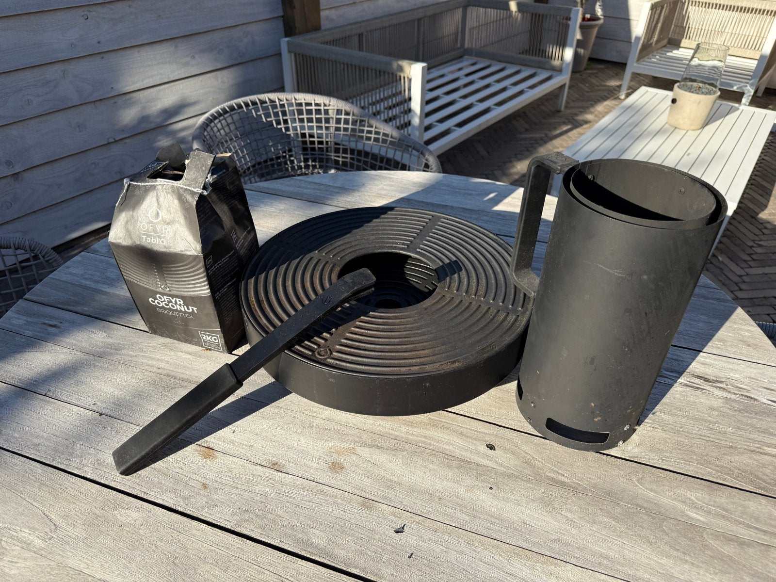 BBQ starterset: OFYR tafel bbq: tang en brikettenstarter, Tuin en Terras, Ophalen, Zo goed als nieuw