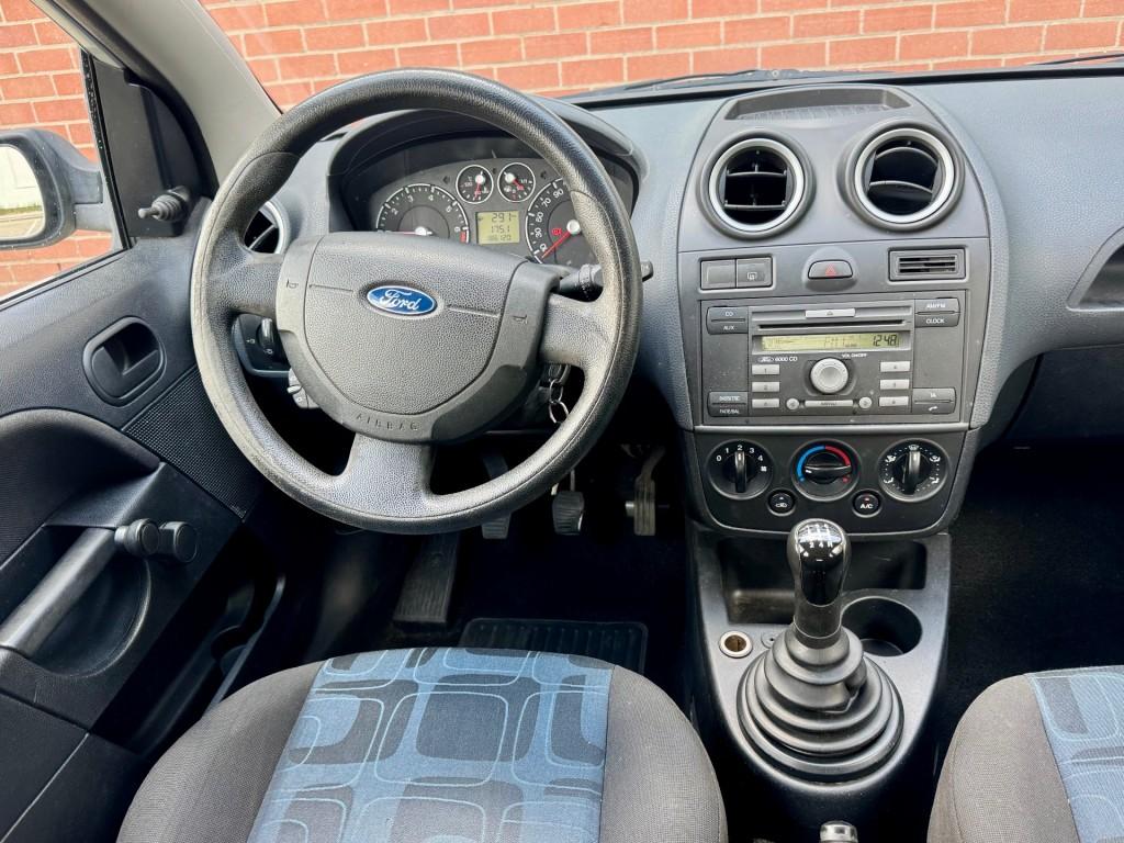 Ford FIESTA 1.3-8V Champion AIRCO NETTE AUTO 5DEURS NAP APK, 1299 cc, 4 cilinders, Origineel Nederlands, Handgeschakeld