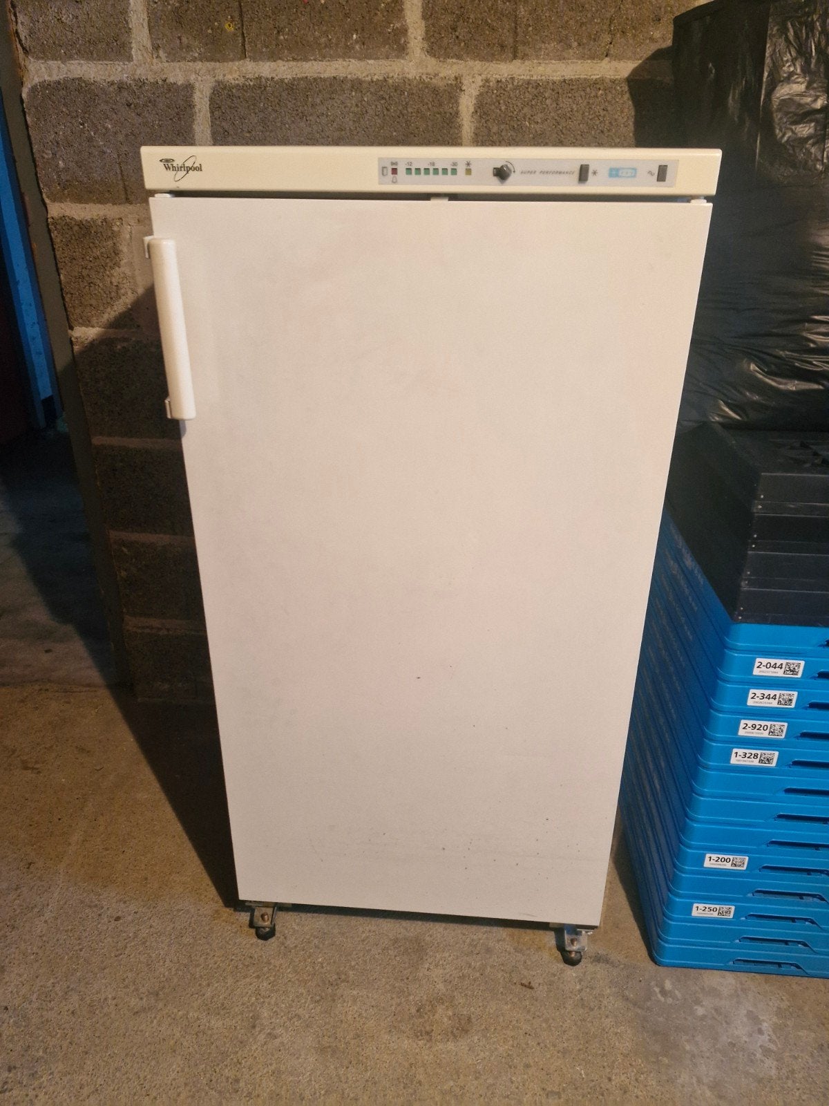 Whirlpool Vriezer - Ruime Vriezer met Lades en Rekken, Ophalen, Gebruikt, 200 liter of meer, 60 cm of meer