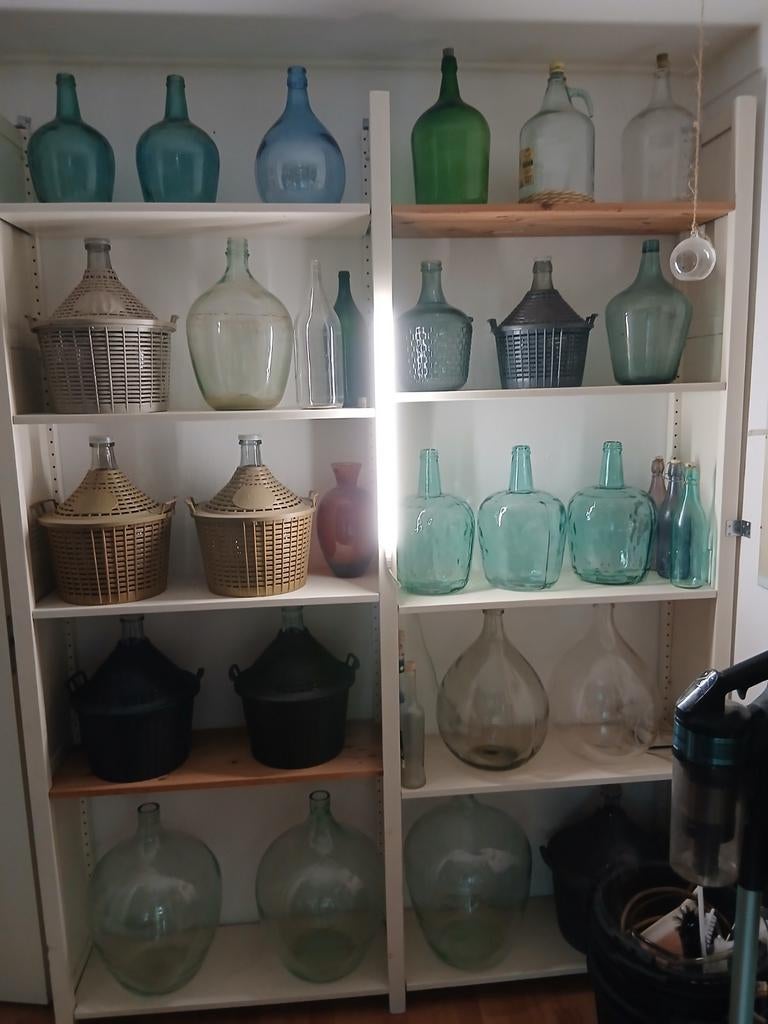 Wijnflessen,gistflessen,brocante vazen,buikflessen, Huis en Inrichting, Woonaccessoires | Vazen, Ophalen