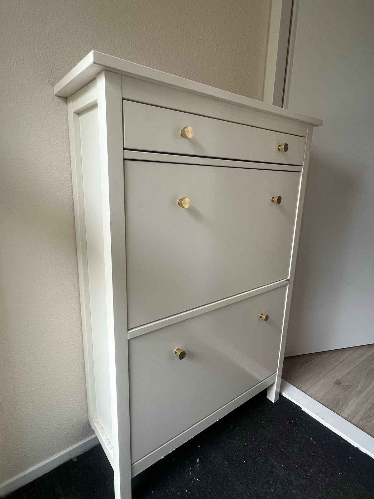 Ikea Witte schoenenkast met lade en gouden knoppen, Huis en Inrichting, Kasten | Schoenenkasten, Ophalen, Zo goed als nieuw