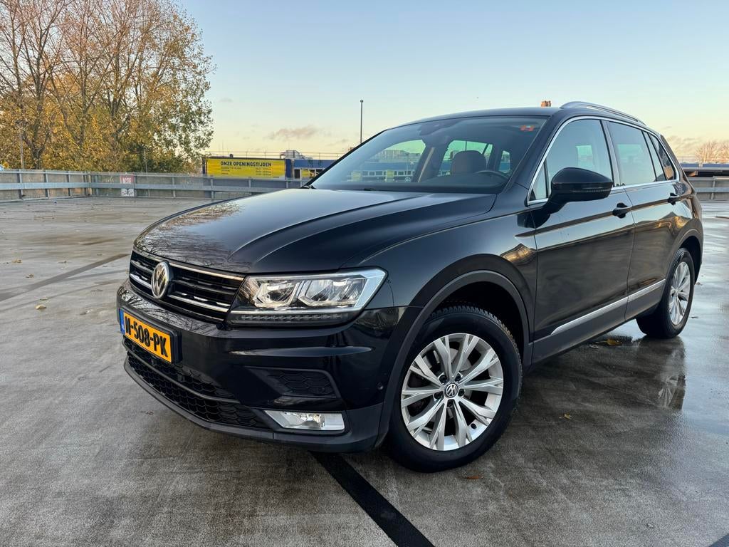 Volkswagen Tiguan Highline 1.4 DSG Leder|Digital|Pano|360|, 1800 kg, 4 cilinders, Zwart, Particulier
