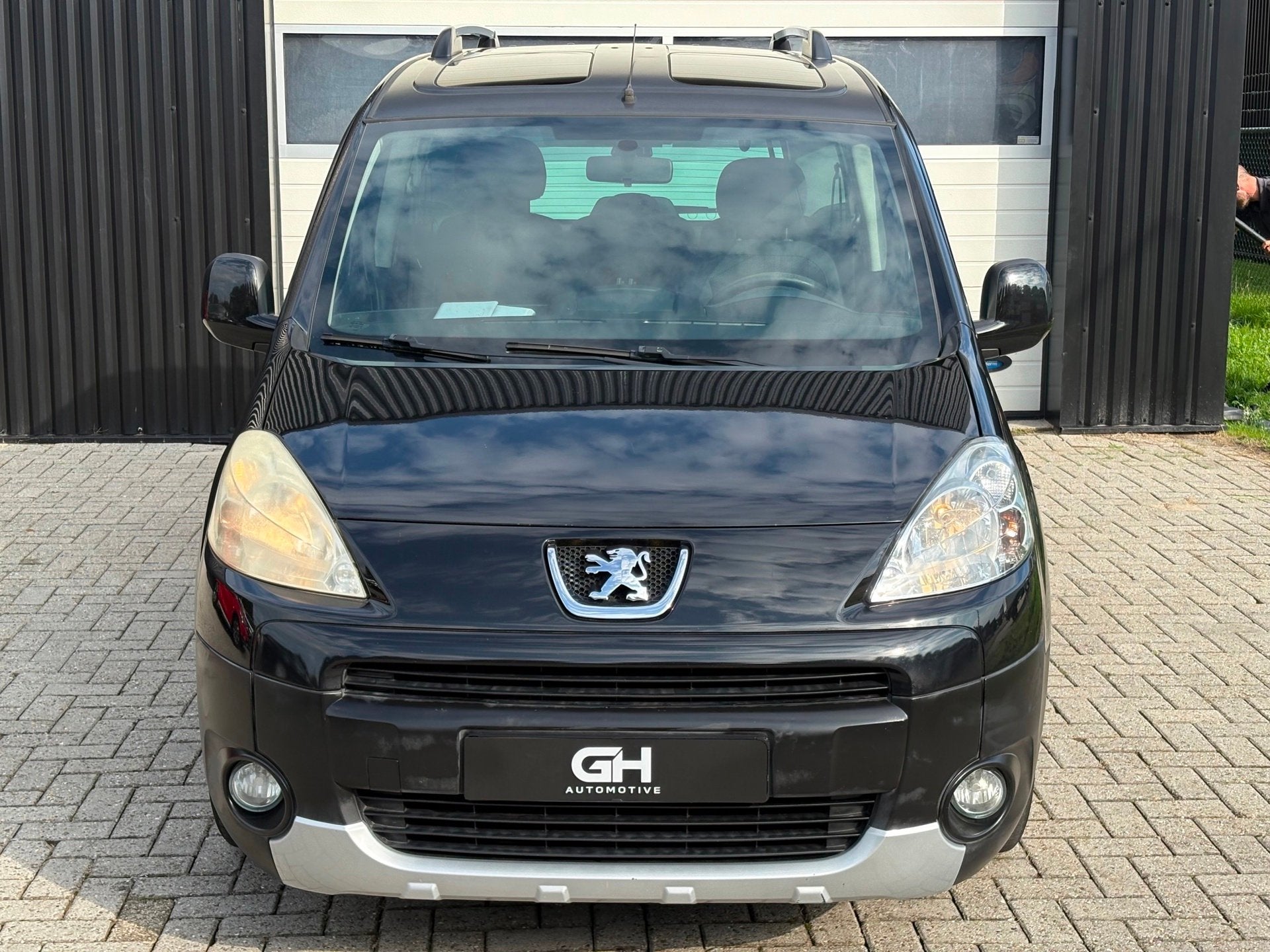 Peugeot Partner Tepee 1.6 VTi Family, Voorwielaandrijving, Dealer onderhouden, Gebruikt, Zwart