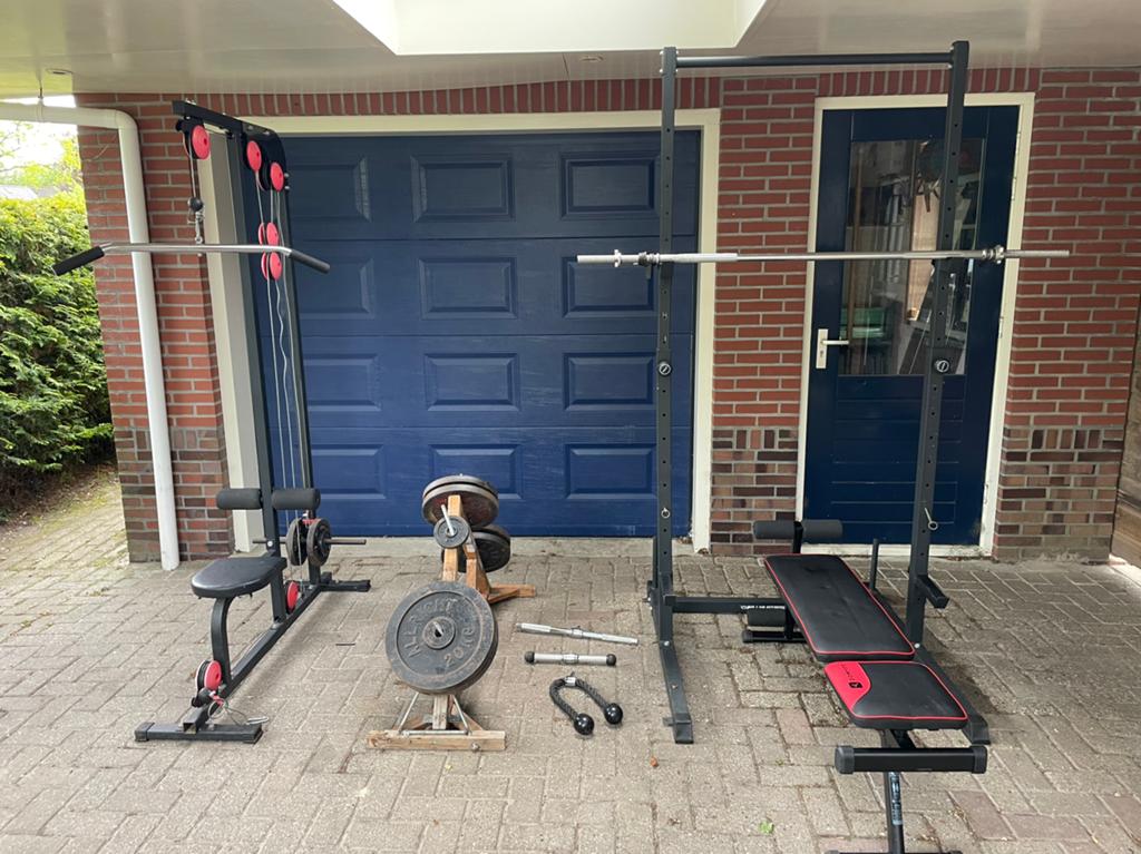 Complete home gym. Lat Pull - Power Rack - Platen - Barbell, Sport en Fitness, Ophalen, Zo goed als nieuw, Krachtstation