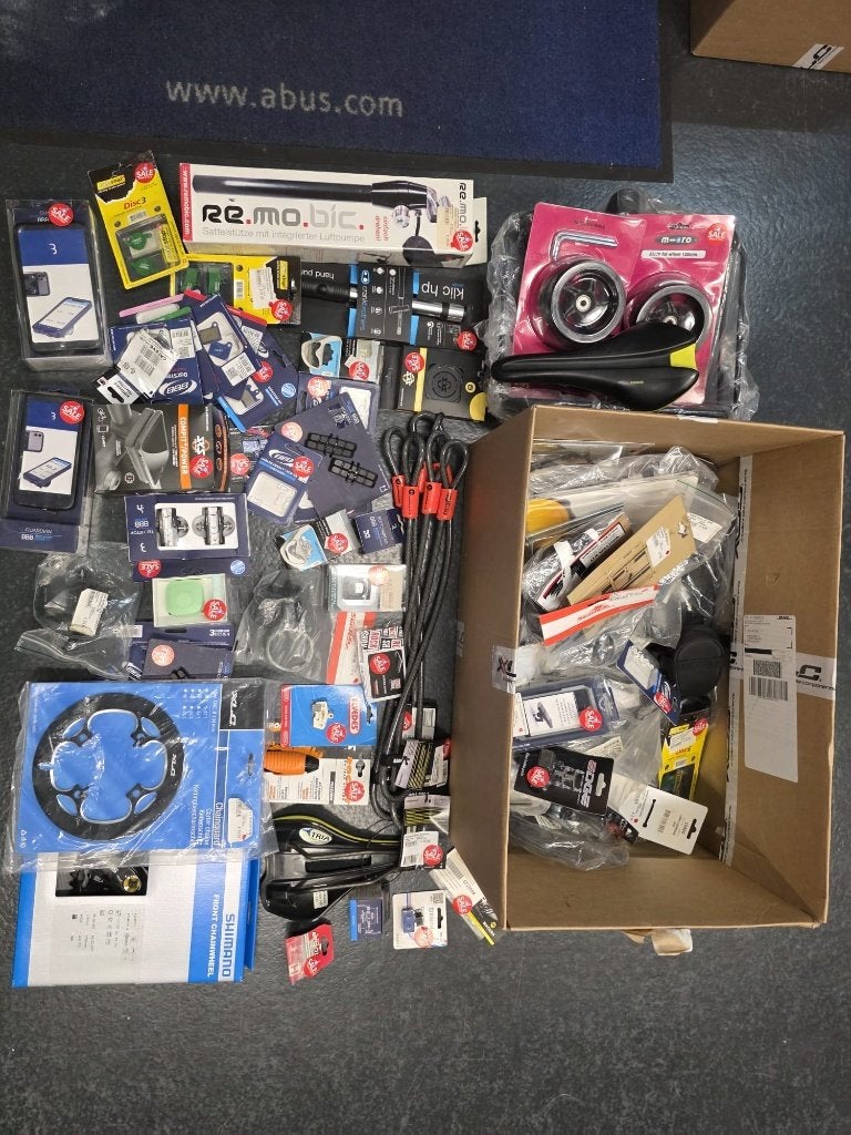 Partij fietsonderdelen & accessoires