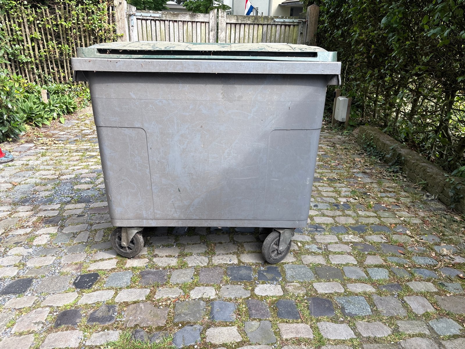 Grote afvalcontainer op wielen, 660 liter, Huis en Inrichting, Woonaccessoires | Prullenbakken, Ophalen, Kunststof, Gebruikt, 40 liter of meer