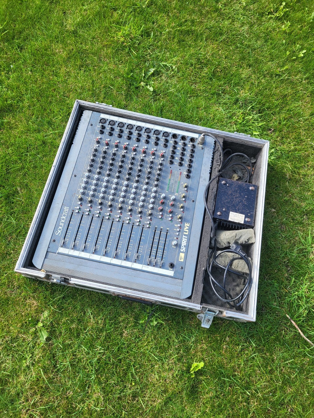 Soundcraft Spirit Live voor onderdelen, Ophalen, Gebruikt, 5 tot 10 kanalen, Microfooningang