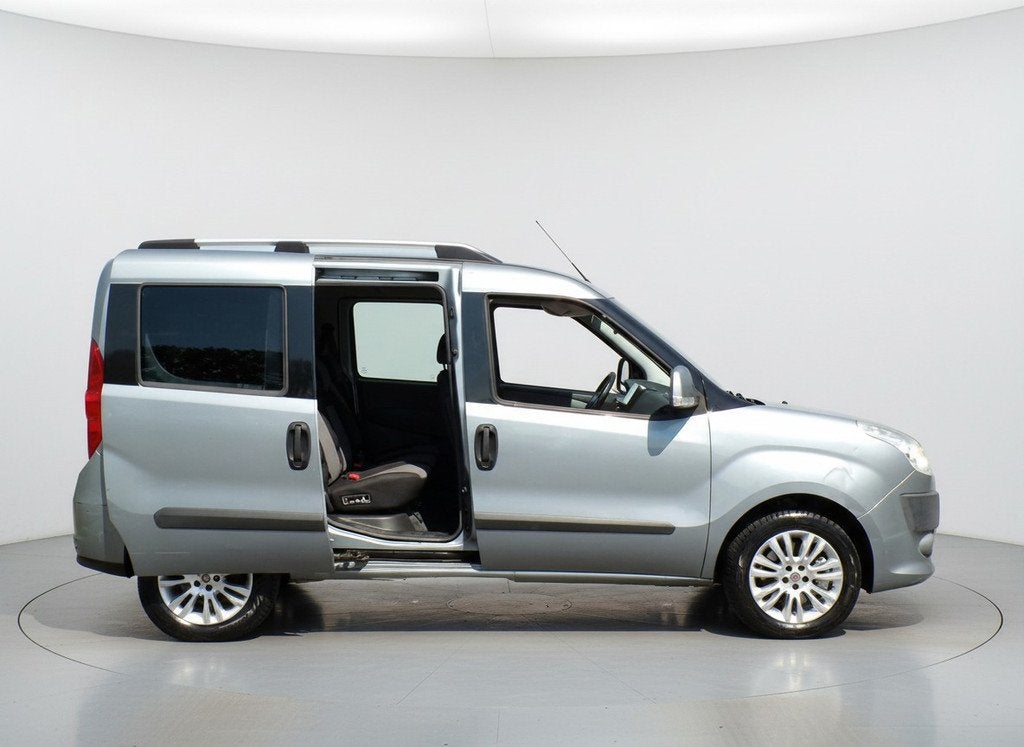Fiat Doblò 1.4 T-Jet Emotion|Cruise|Clima|Trekhaak|Schermpj, Auto's, Fiat, Voorwielaandrijving, Euro 5, Stof, Gebruikt