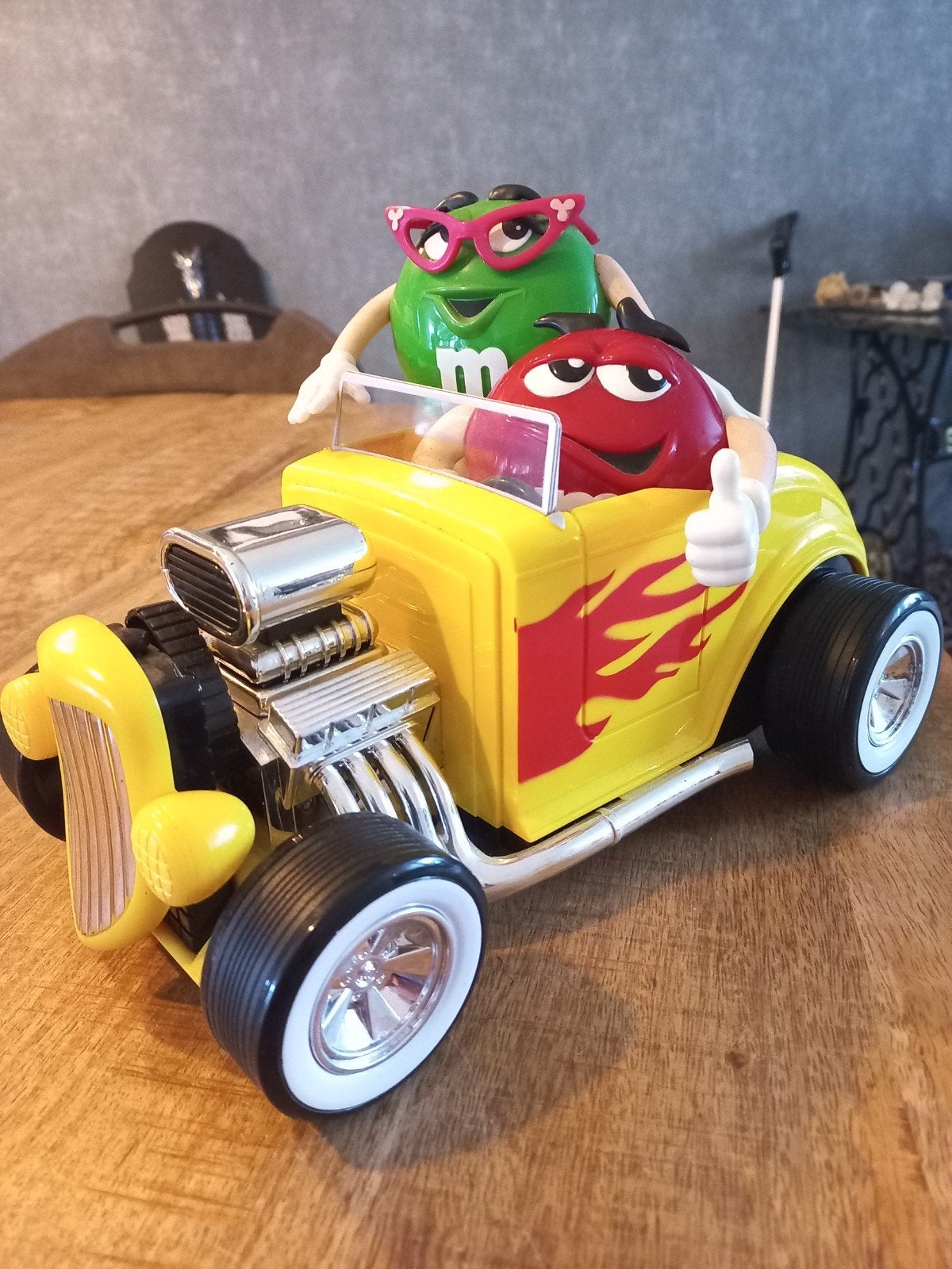 M&M 's snoepdispenser Hot Rod "Rebel without a Clue", Ophalen of Verzenden