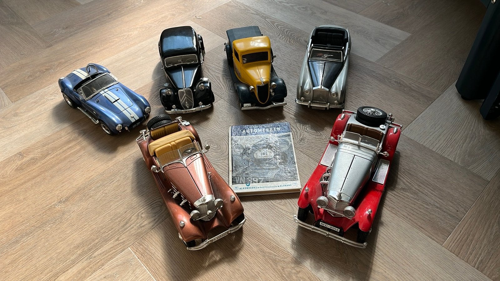 6x modelauto met een leuk boekje!, Ophalen of Verzenden, Zo goed als nieuw