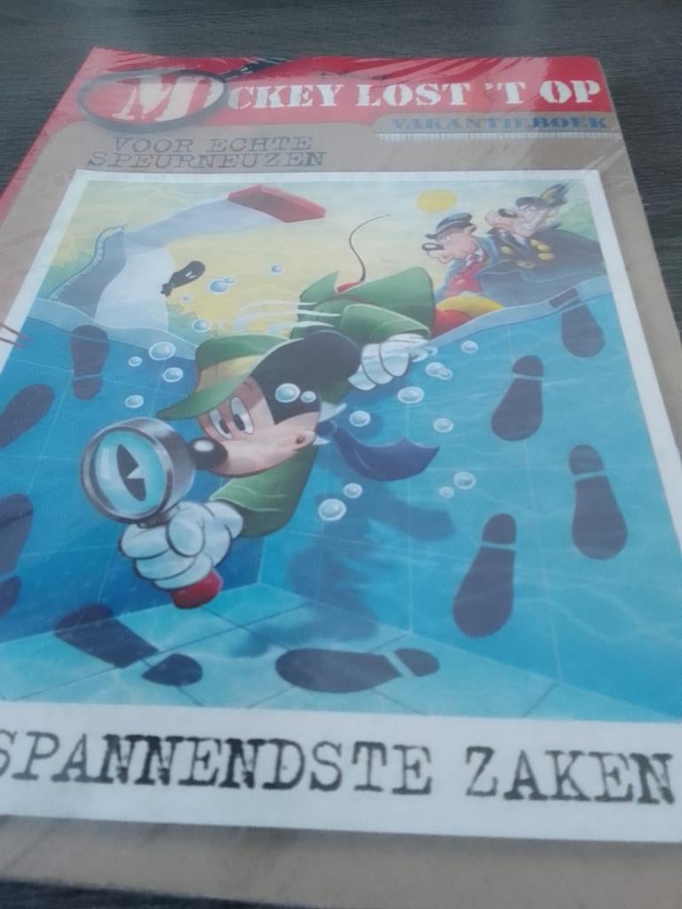 Mickey Lost 't Op Vakantieboek - Voor Echte Speurneuzen, Boeken, Stripboeken, Eén stripboek, Ophalen, Zo goed als nieuw, Walt Disney