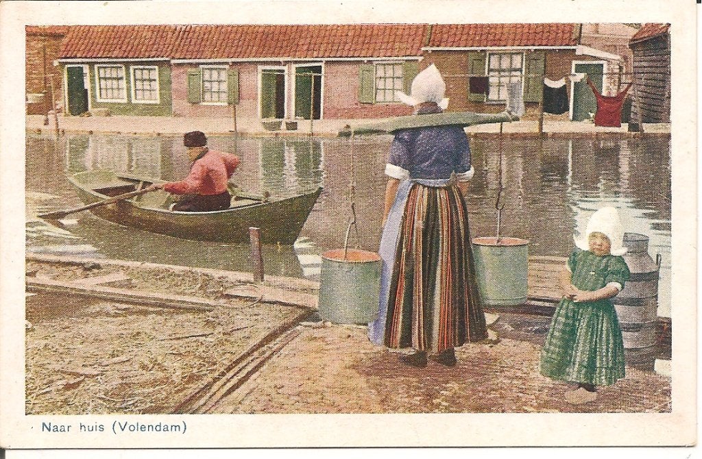 Oude ansichtkaart Volendam: 'Naar huis', Ophalen of Verzenden, 1940 tot 1960, Ongelopen, Noord-Holland
