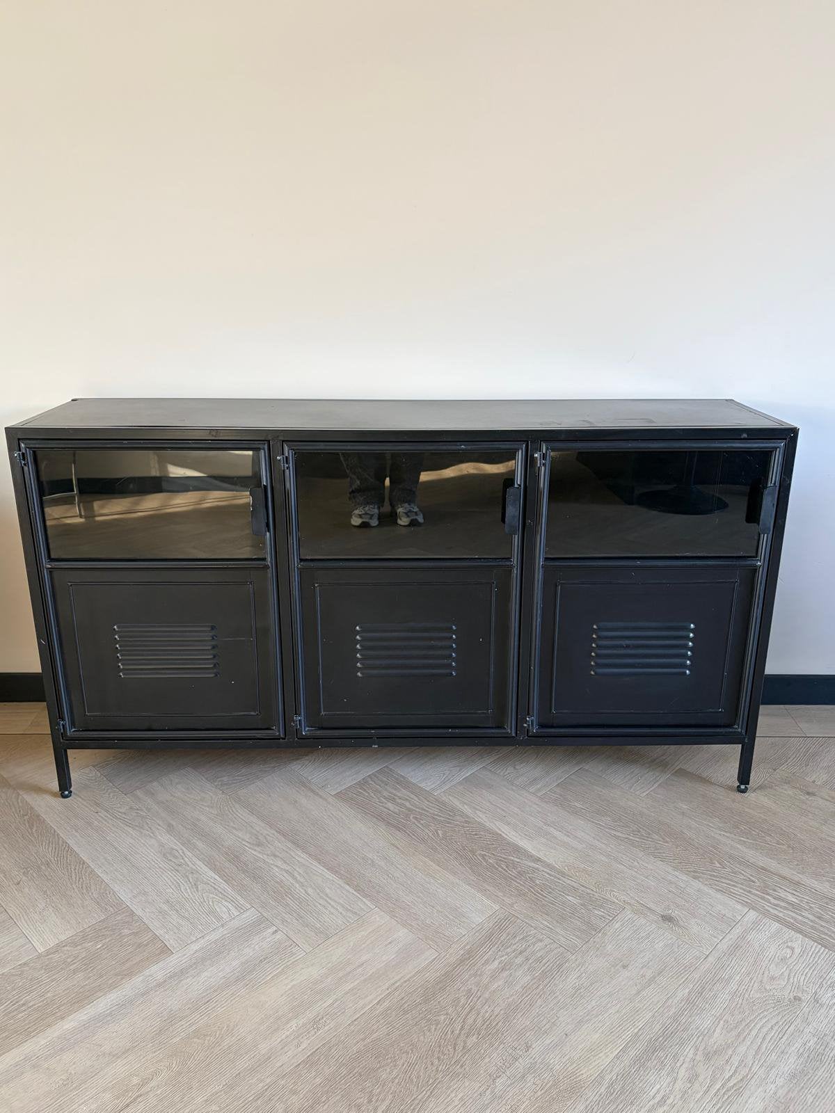 Zwart metalen dressoir merk woood, Huis en Inrichting, Ophalen, Gebruikt, 25 tot 50 cm