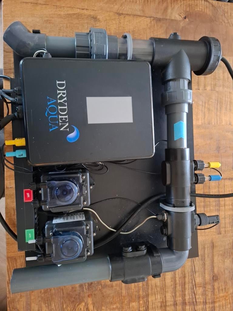 Zwembad regel en doseerunit Dryden Aqua, Ophalen, Gebruikt, Vierkant, Minder dan 200 cm