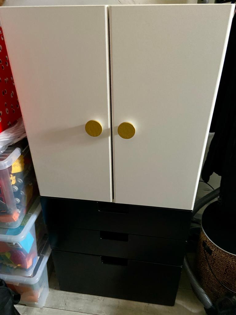 Smästad ikea kastje, Kinderen en Baby's, Kinderkamer | Commodes en Kasten, Ophalen, Gebruikt, 105 cm of meer, Minder dan 50 cm