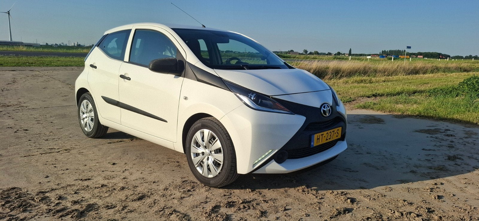 Toyota Aygo 1.0 12V Vvt-i X-Now 5-drs inruil mogelijk 2015, Auto's, Toyota, Voorwielaandrijving, Stof, Start-stop-systeem, Wit