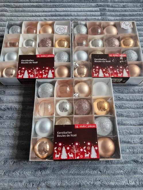 3x 16 kleine kerstballen koper en zilverkleurig h, Diversen, Kerst, Evora, Onbekend, Nieuw, Ophalen of Verzenden