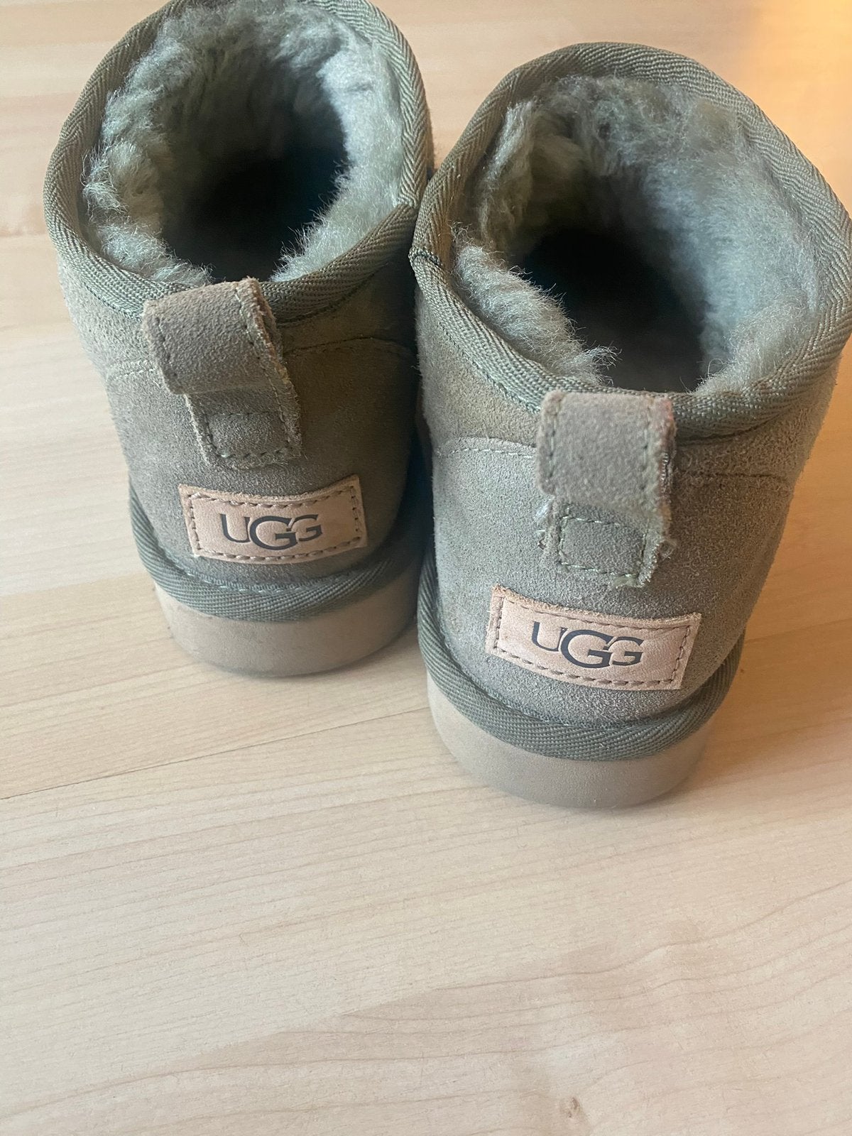 UGG Mini Boots (maat 38), Instappers, Ophalen of Verzenden, Zo goed als nieuw, Groen