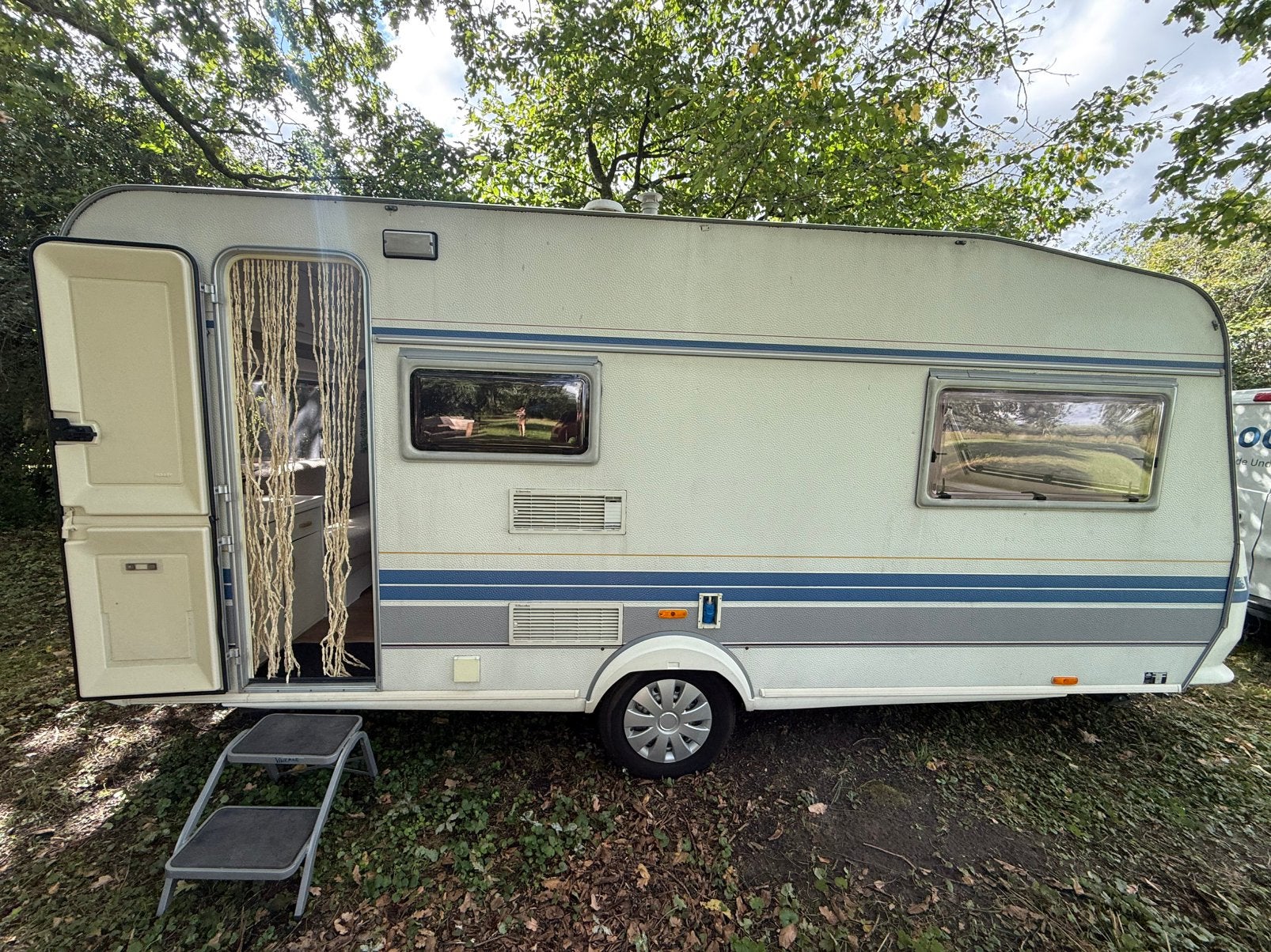 Hobby Excellent + voortent | Volledig opgeknapt | Groot bed, Caravans en Kamperen, Caravans, Vast bed, Rondzit, Hobby, Ringverwarming