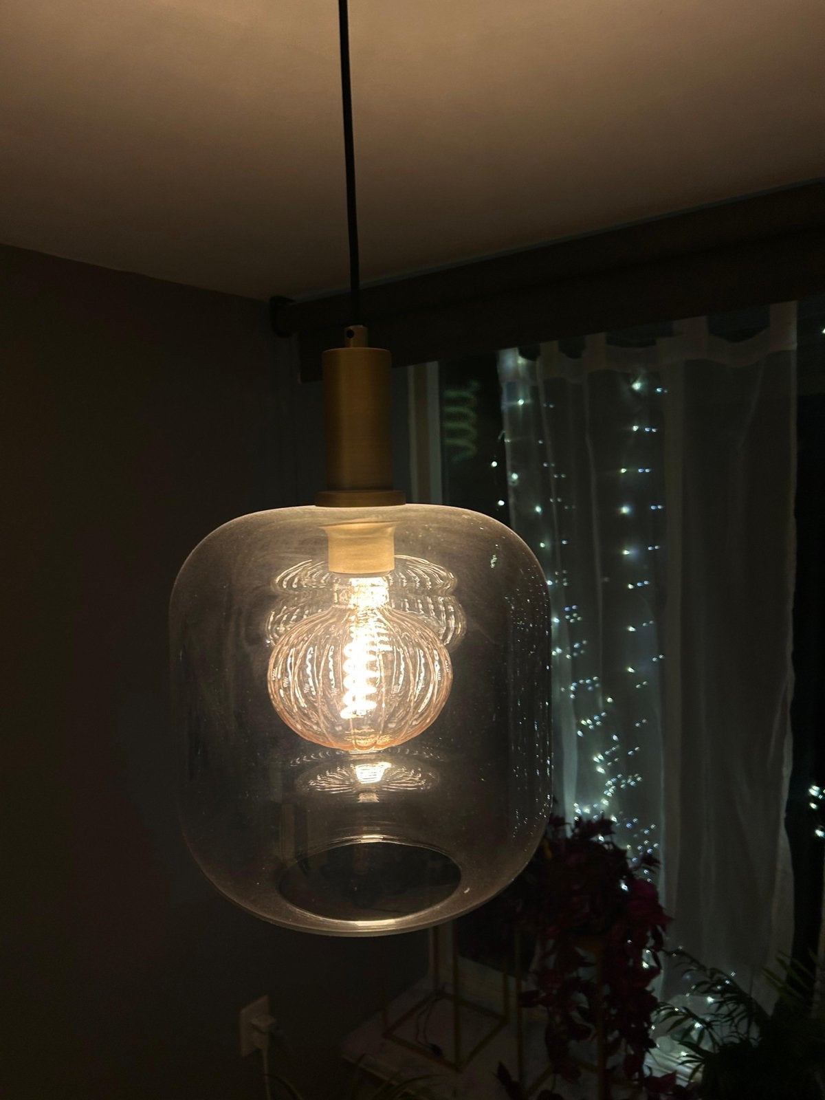 Moderne hanglamp met glazen kap, Ophalen of Verzenden, Zo goed als nieuw, Glas