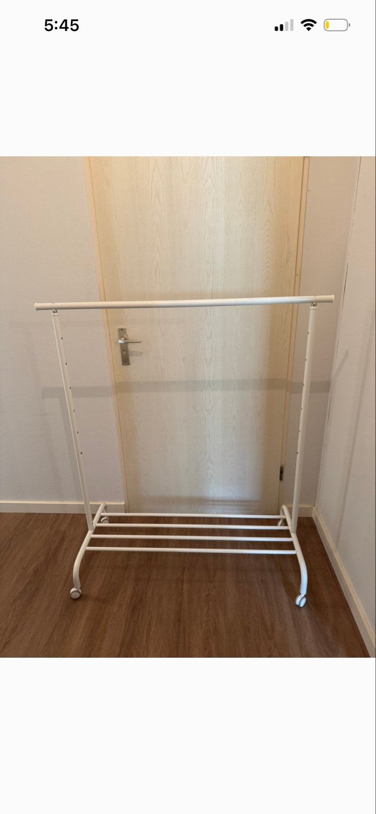 IKEA RIGGA Kledingrek op wielen, wit, Ophalen, Met wielen, Zo goed als nieuw