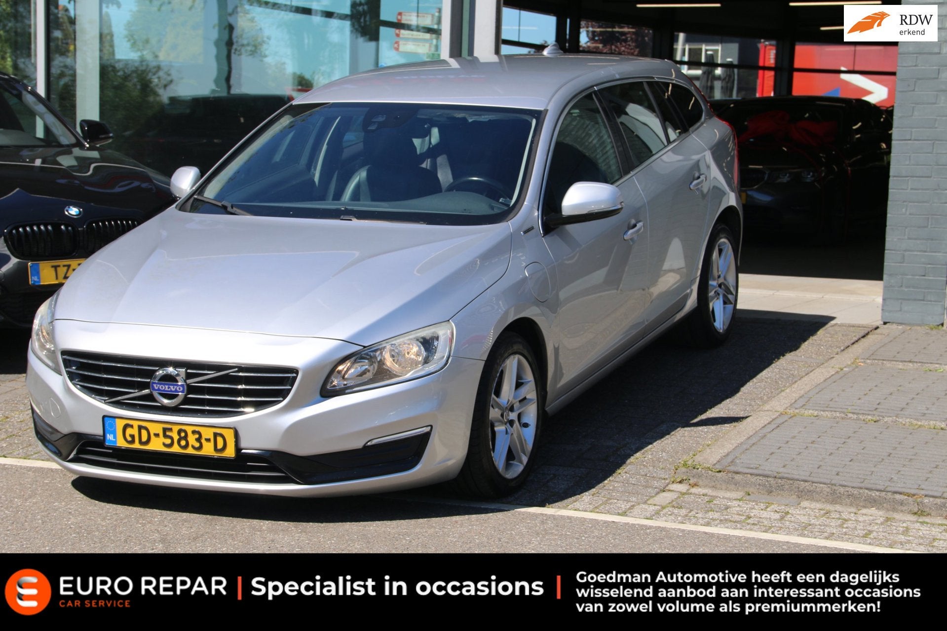 Volvo V60 2.4 D6 AWD Plug-In Hybrid Momentum EXPORT PRICE, Auto's, Automaat, Leder en Stof, Vierwielaandrijving, 11 kWh