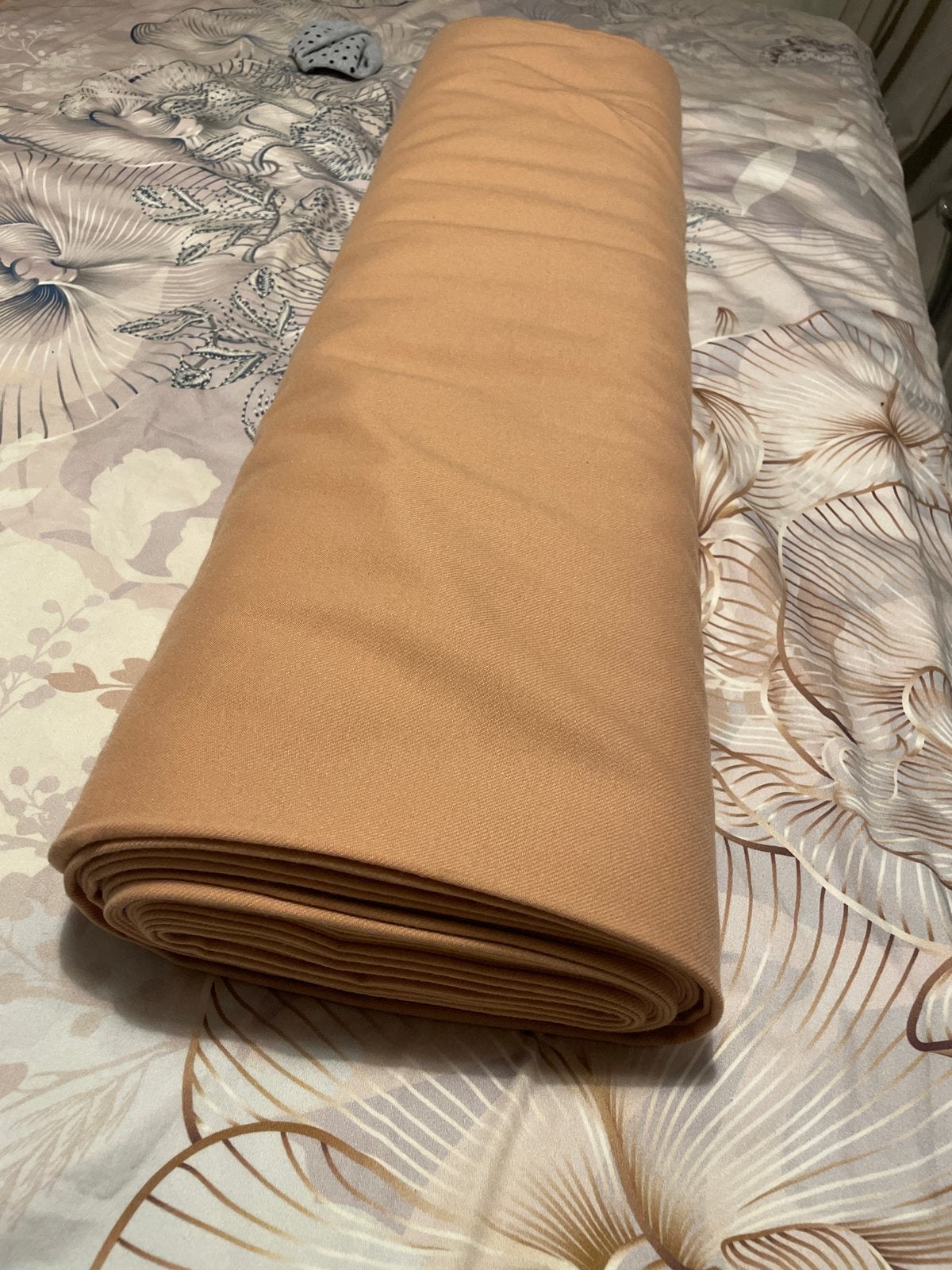 Paar meter stof op rol - Beige/Zandkleurig, Hobby en Vrije tijd, Stoffen en Lappen, Overige materialen, Ophalen of Verzenden, 30 tot 120 cm