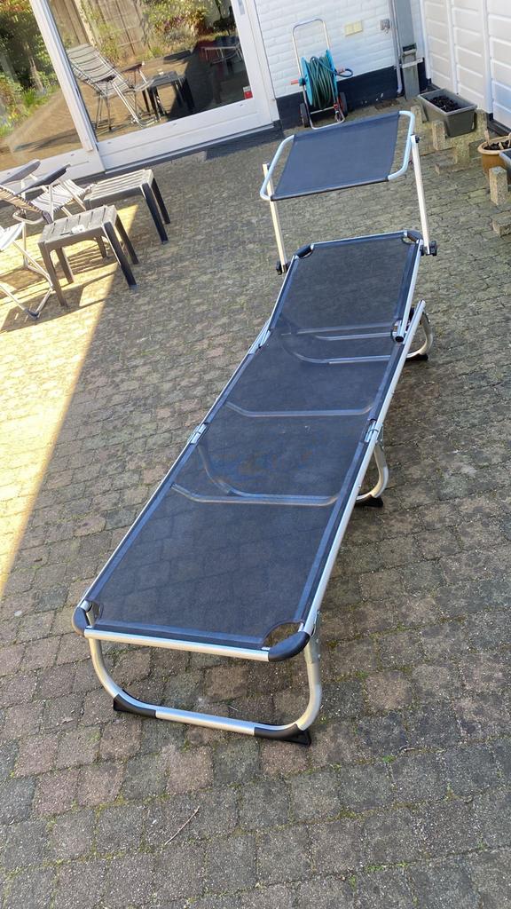 Ligbed met verstelbare luifel - Zwart/Aluminium, Tuin en Terras, Ligbedden, Ophalen, Gebruikt, Aluminium, Verstelbaar