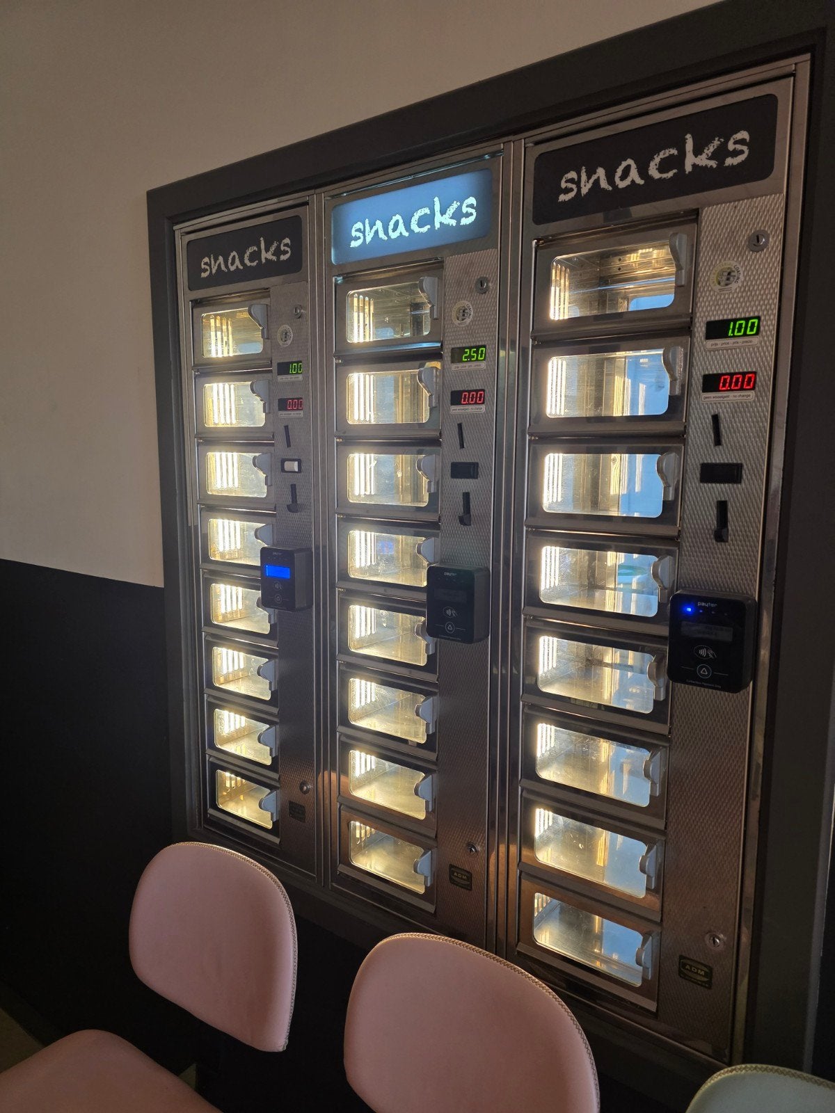 ADM Snackautomaat met contactloze betaling, Ophalen