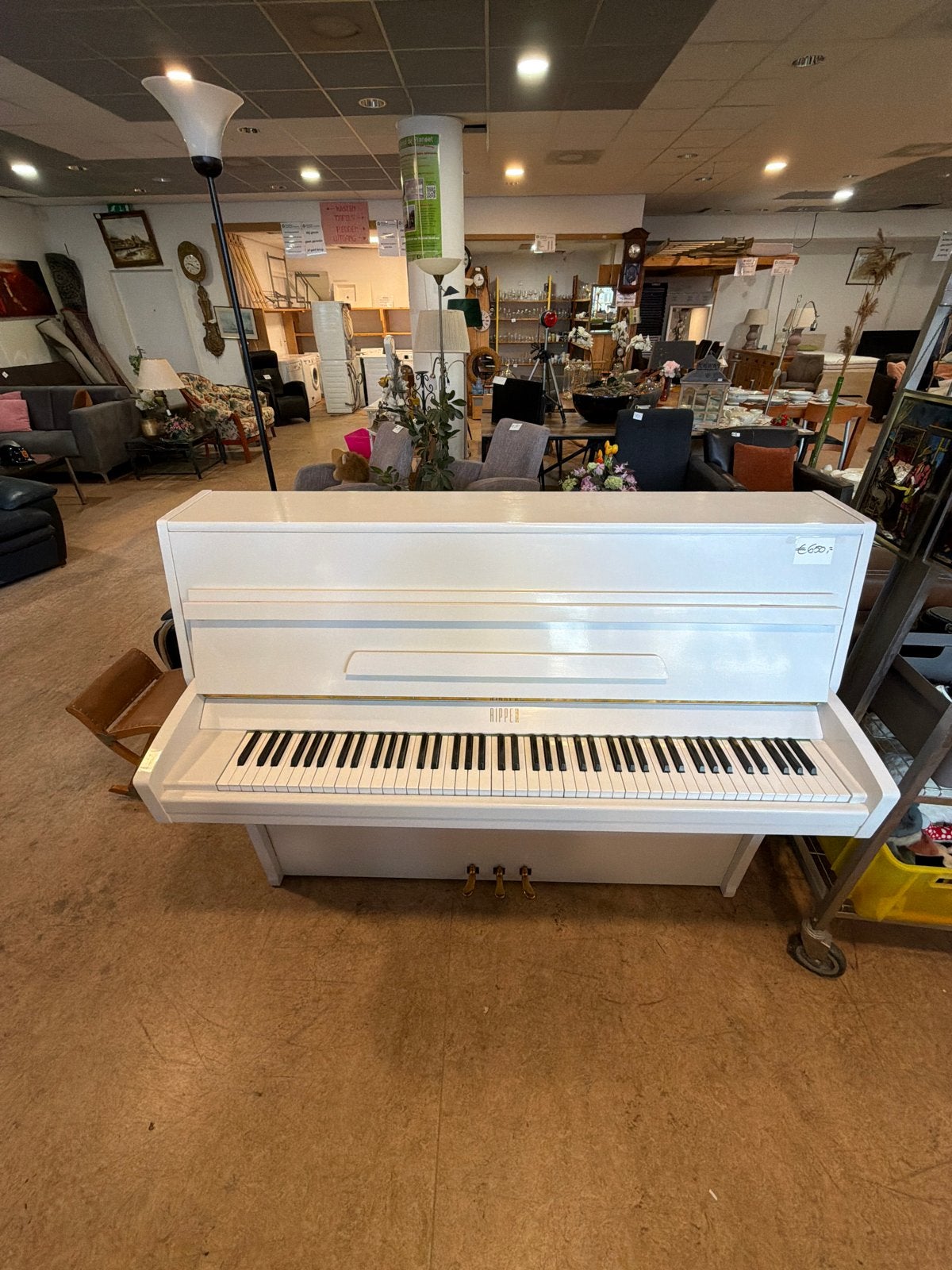 Witte staande piano – vintage/retro – mooie blikvanger, Ophalen, Wit, Zo goed als nieuw, Piano