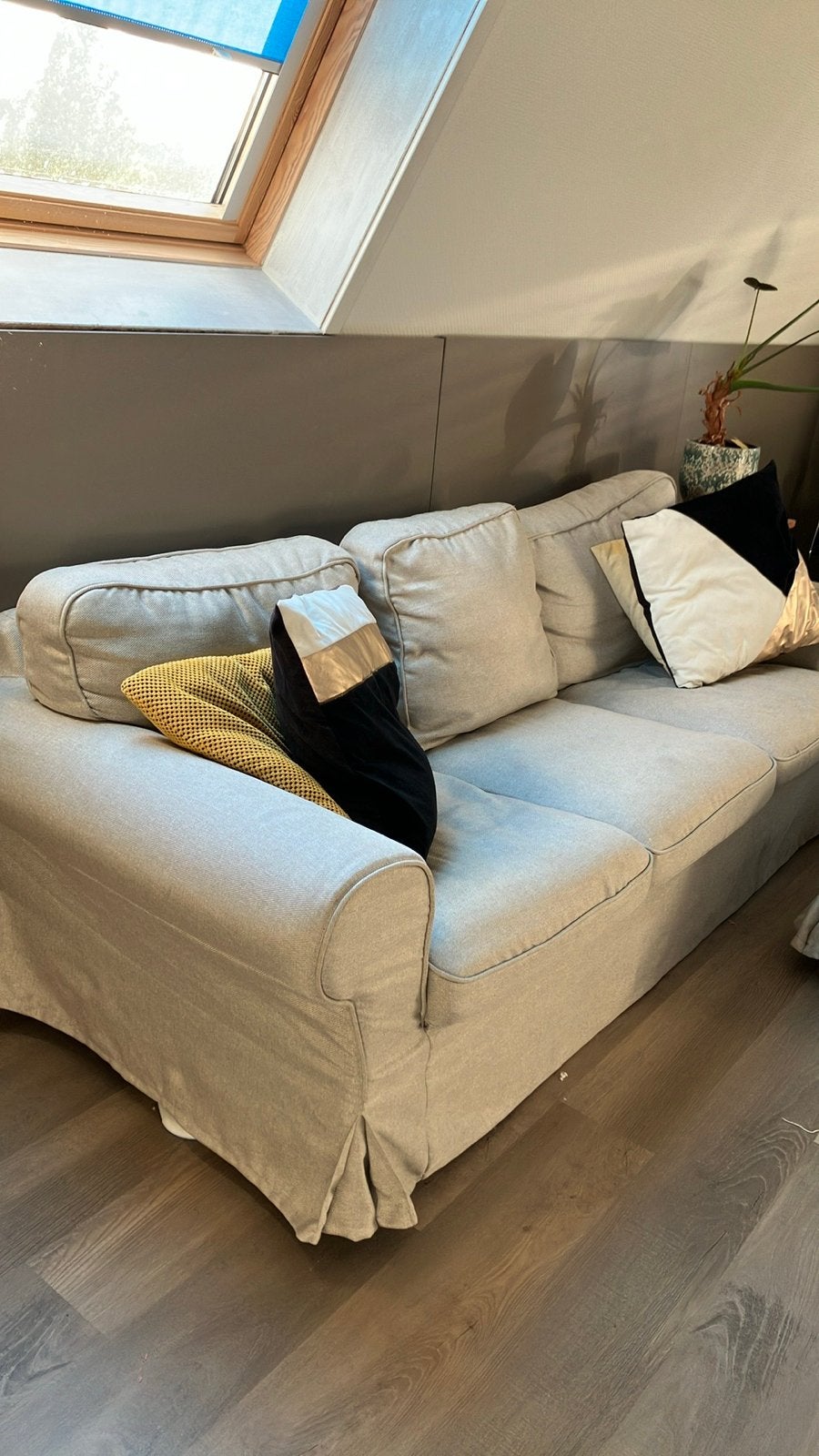 Comfortabele 3-zitsbank met hocker en opbergruimte, Huis en Inrichting, Banken | Bankstellen, Gebruikt, Driepersoons, 75 tot 100 cm