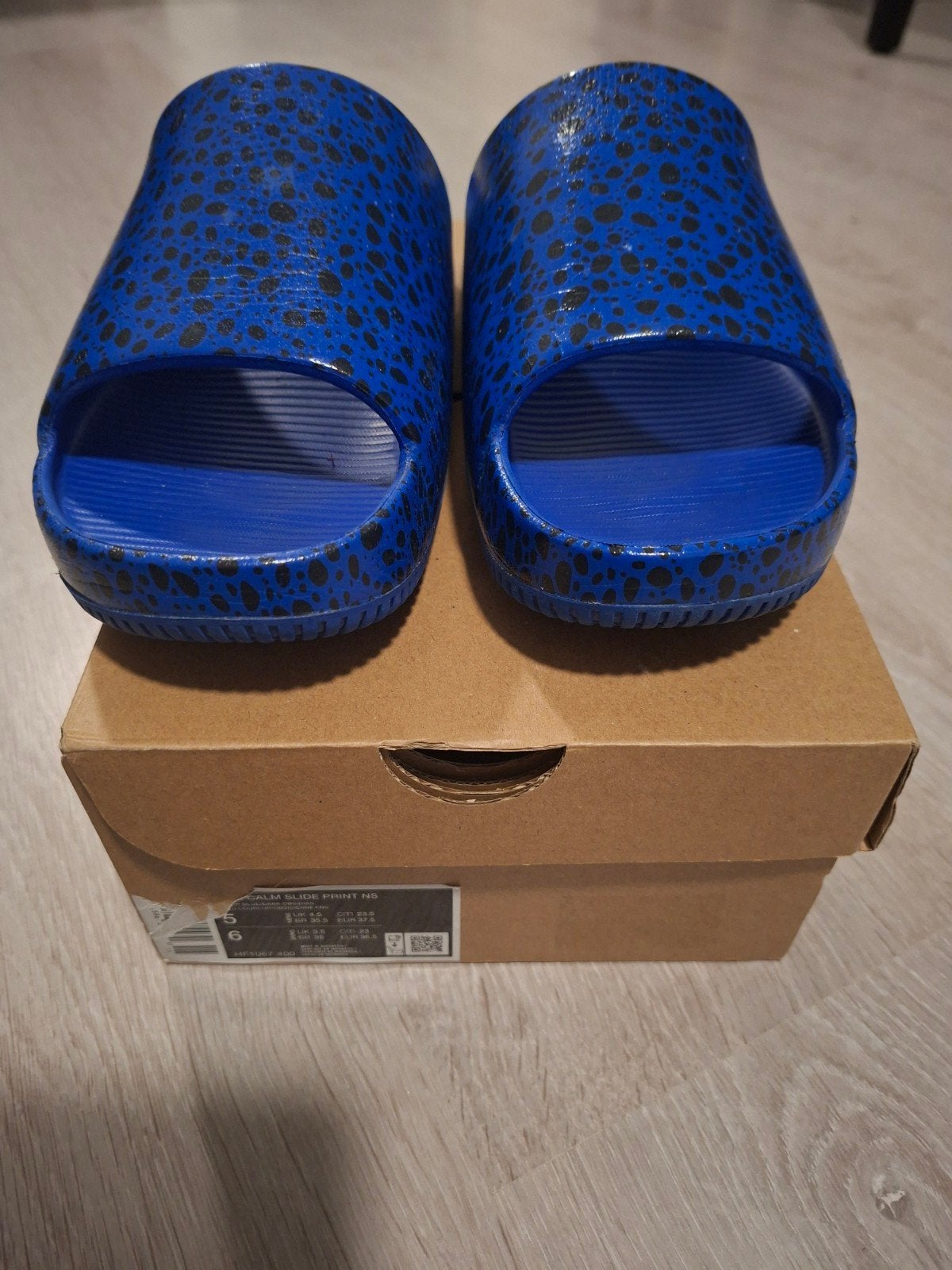 Nike Calm Slide print 37,5, Slippers, Blauw, Ophalen of Verzenden, Gedragen