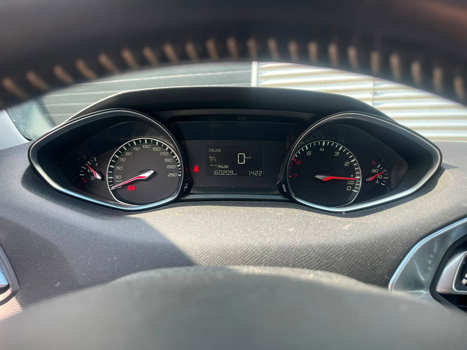 Peugeot 308 1.2E-THP 81/110 5-D 2017 Wit, Voorwielaandrijving, Stof, Beige, 1199 cc