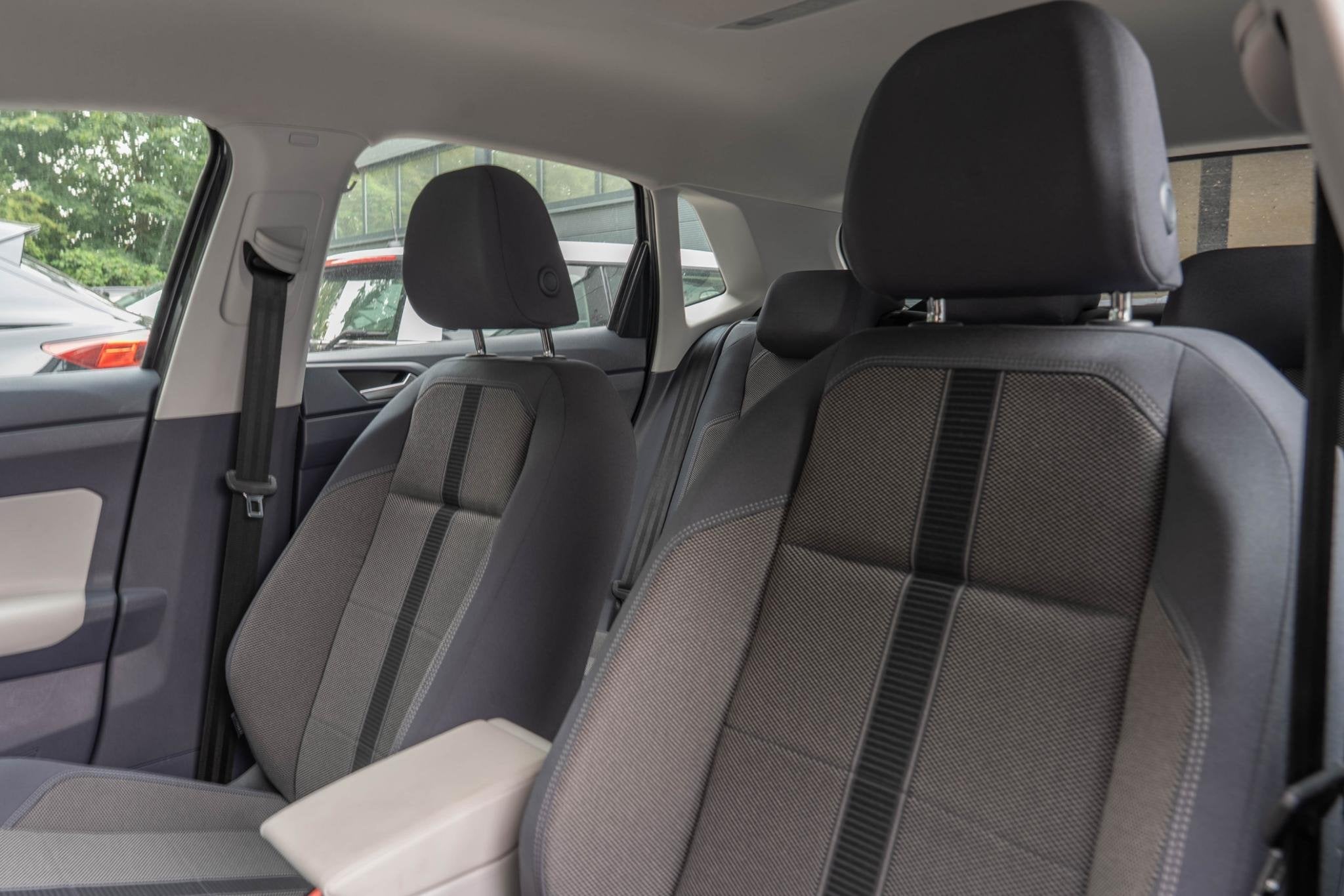 Foto 7 van Volkswagen Polo 1.0 TSI Highline | Stoelverwarming | Navigat