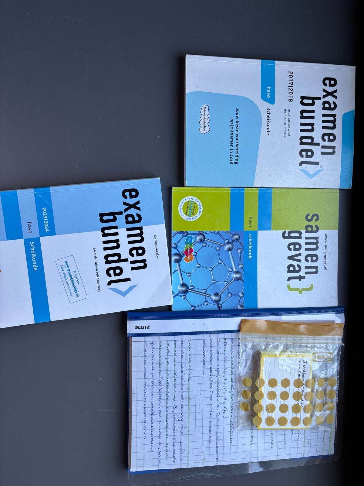 Examenbundels Scheikunde Havo + Samenvattingen, Ophalen of Verzenden, Gelezen