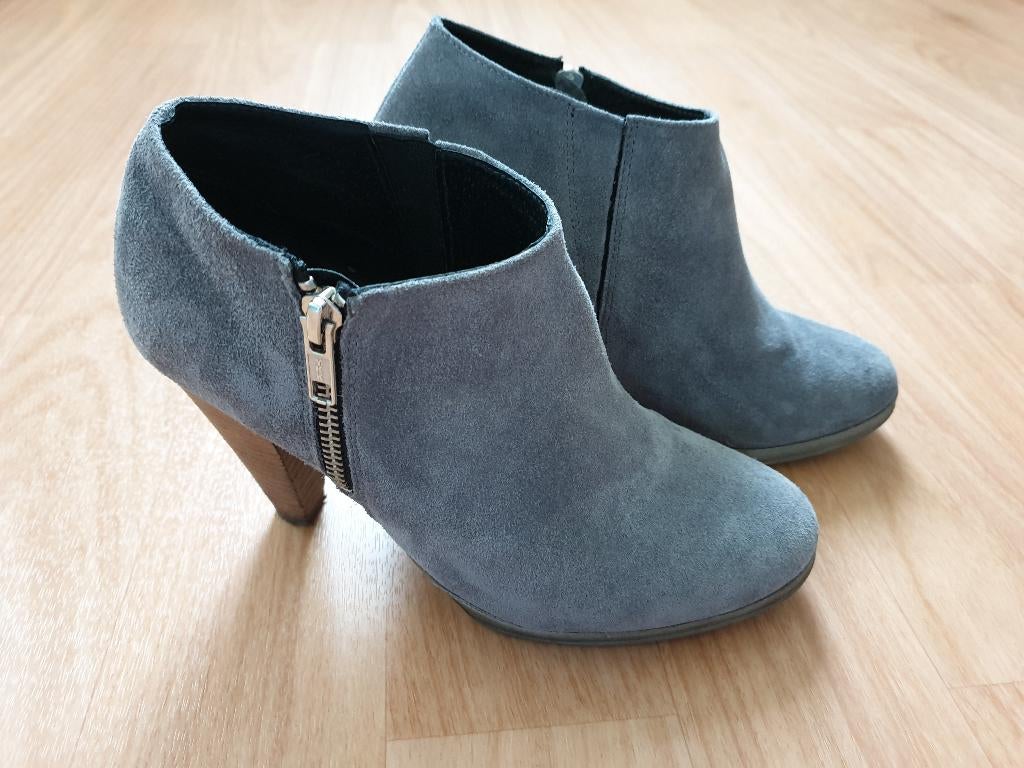Grijze suede lage laarsjes, Invito, maat 39, Lage of Enkellaarzen, Ophalen of Verzenden, Zo goed als nieuw, Invito