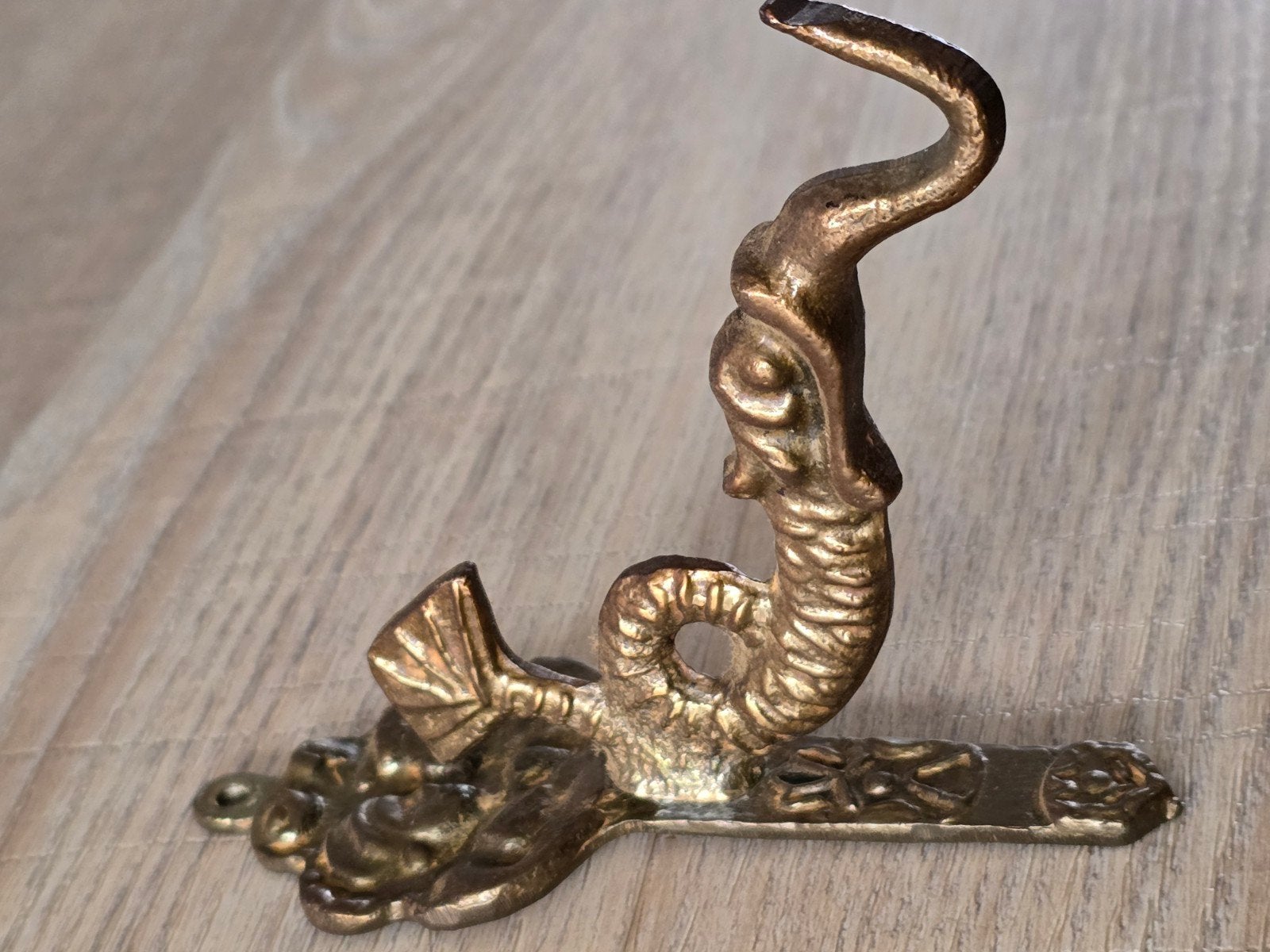 Prachtige antieke koperen Art Nouveau haak in visvorm €19, Antiek en Kunst, Ophalen of Verzenden, Koper