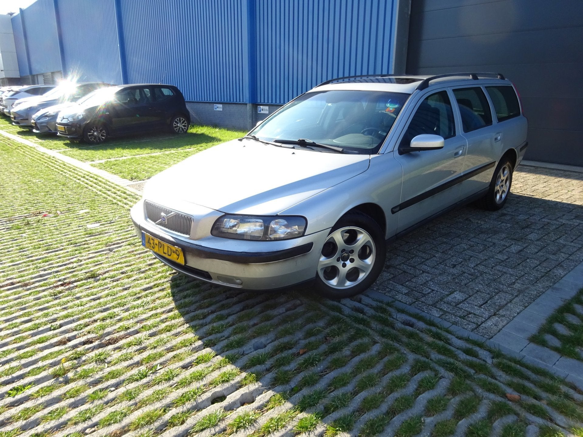 Volvo V70 2.4 CNG Summum MET JAAR APK AIRCO WERKT AUTOMAAT, Auto's, CNG (Aardgas), 2435 cc, 144 €/maand, Te koop