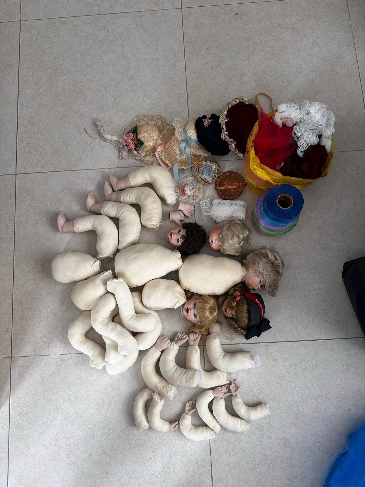 Grote partij poppenonderdelen en accessoires, Verzamelen, Ophalen, Gebruikt, Overige typen