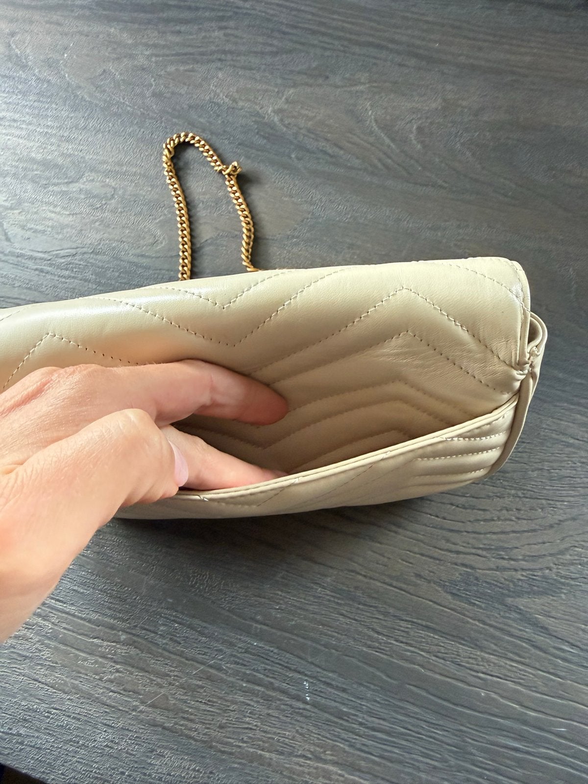 Gucci Marmont Mini Schoudertas - Beige Matelassé Leer, Ophalen of Verzenden, Zo goed als nieuw, Beige, Schoudertasje