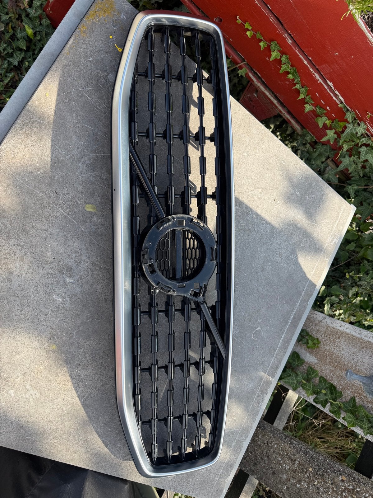 Volvo V60 R-Design Grill - Origineel en Gebruikt vanaf 2018, Ophalen, Gebruikt, Voor, Volvo