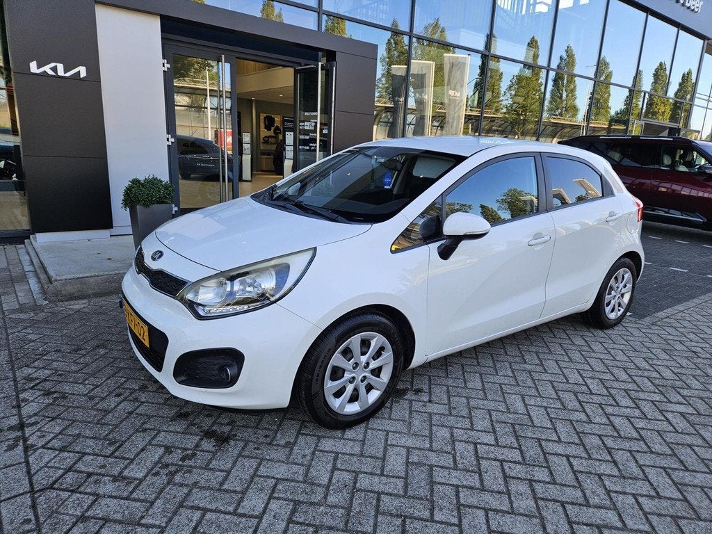 KIA Rio 1.2 CVVT 85pk Comfort Pack Airco/ Navi/ Katalysator, Auto's, Kia, 21 km/l, Euro 5, Zwart, Wit